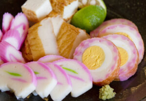 ひとつひとつ丁寧に手作りされる「かまぼこ」。漁師町・室戸の老舗かまぼこ店の新しい挑戦とは？