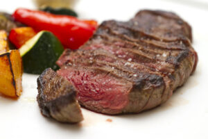 高知が誇るブランド牛「土佐あかうし」。霜降りと赤身の絶妙なバランスが生み出す極上の味わい