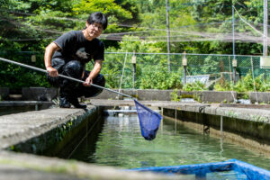 標高850メートル。きれいな水と澄み切った空気、抜群の環境で育った「あめご」